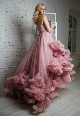 пышное розовое платье