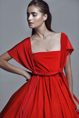 Красное пышное платье