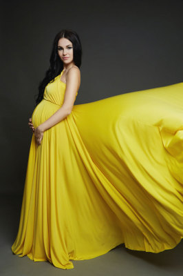Желтое платье-трансформер для беременных