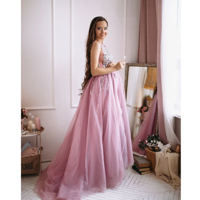 Розовое пышное платье для беременной фотосессии напрокат