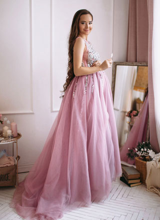 Розовое сверкающее платье с пайетками напрокат