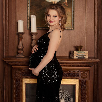 Длинное чёрное платье с пайетками при беременности напрокат