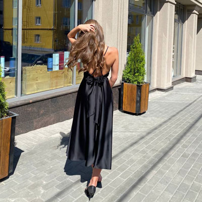 Черное Коктейльное минималистичное платье с открытой спинок напрокат в аренду