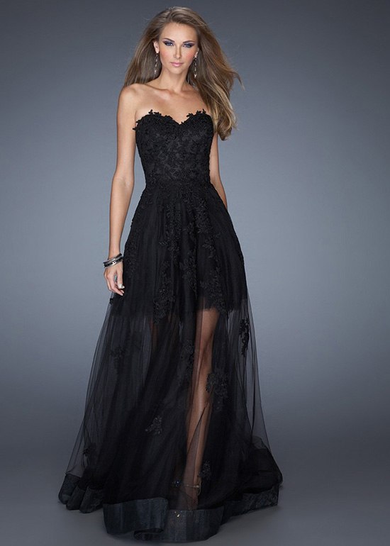 Чёрное платье в пол с открытыми плечами напрокат для фотосессии