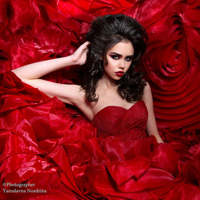 Платье с цветами красного цвета напрокат для фотосессии