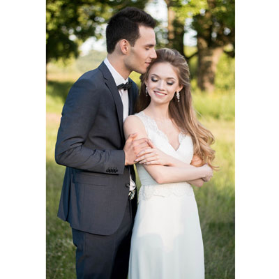 Белое свадебное платье с кружевом бисером напрокат для фотосессии