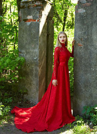 Красное кружевное платье в пол напрокат для фотосессии
