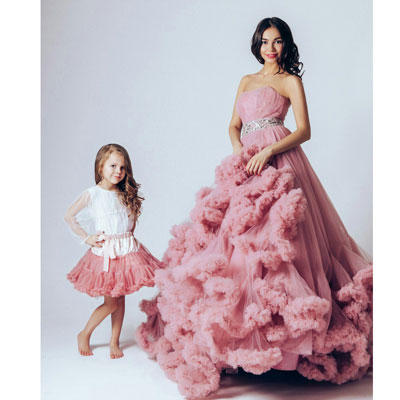 Парные розовые платья для мамы и дочки для фотосессии