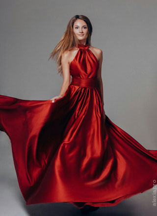 Пышное красное атласное платье напрокат для фотосессии
