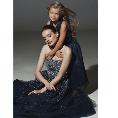 Парные темно-синие сверкающие платья для мамы и дочки